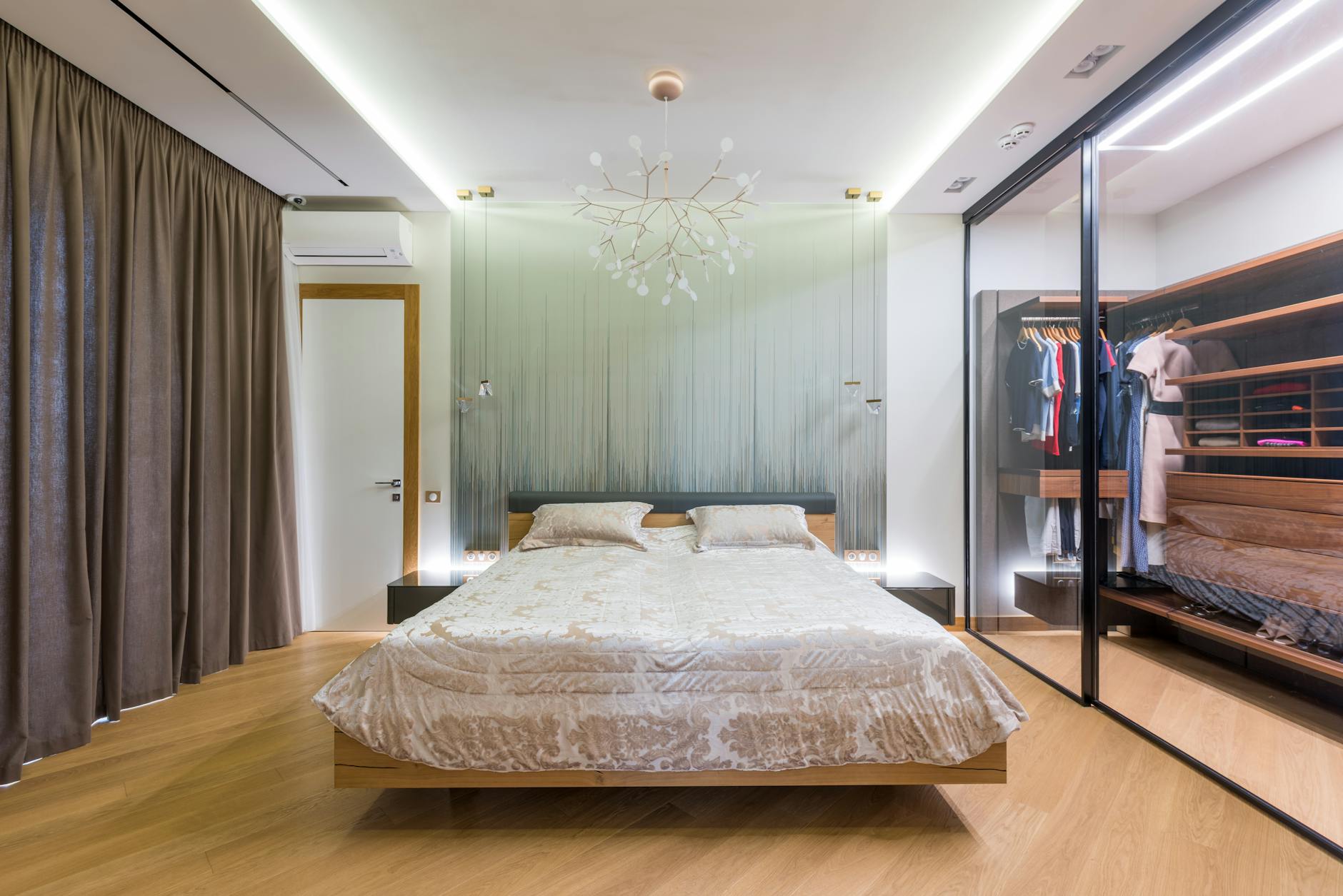 Guide pratique de l'aménagement intérieur maison : 5 astuces concrètes pour optimiser chaque pièce 2 Dressing sur mesure pour chambre optimisant l'aménagement intérieur