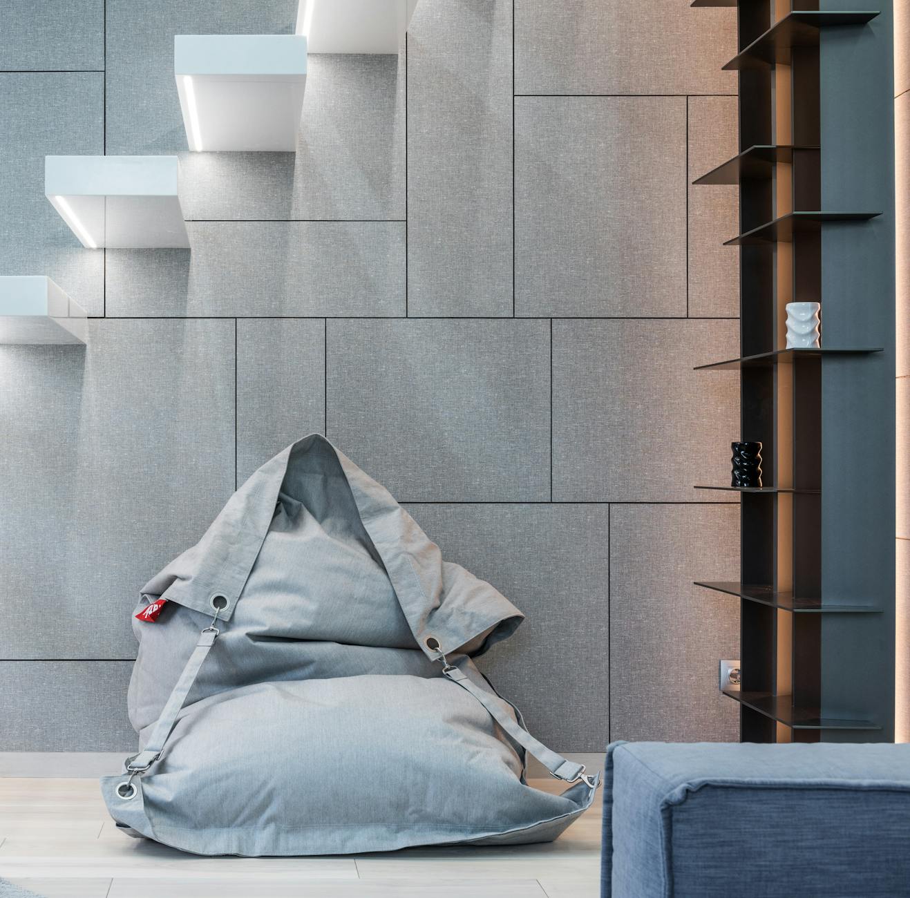 Intérieur contemporain avec aménagement sur mesure et décoration tendance 2026