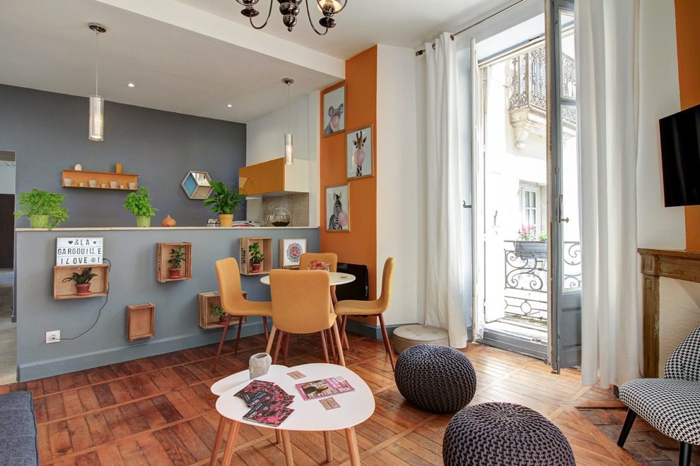 Rénovation appartement petit espace : 7 astuces efficaces pour optimiser chaque mètre carré 1 Appartement petit espace rénové avec agencement optimisé et lumière naturelle