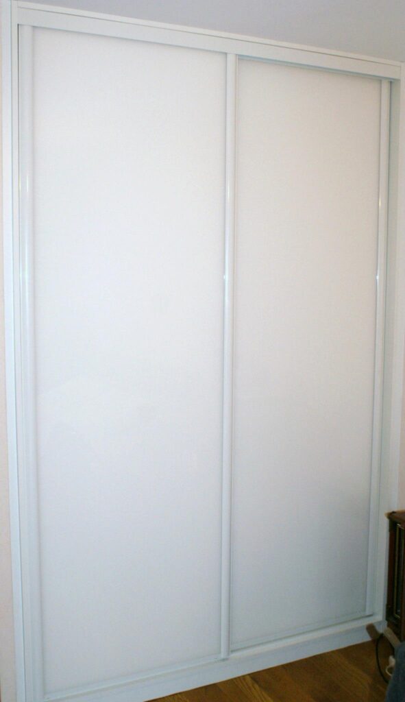 Mobilier professionnel sur mesure à Levallois-Perret (92300) 72 rangement sous escalier Levallois-Perret — artisan menuisier ID Rangements